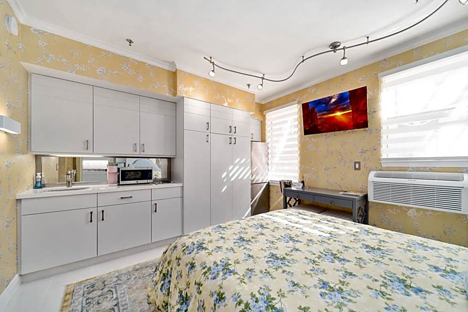 Renovated studio in the heart of Palm Beach - free parking, security box