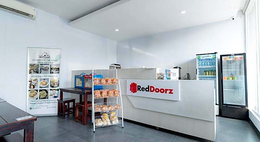 RedDoorz near Puri Indah Lippo Mall 2