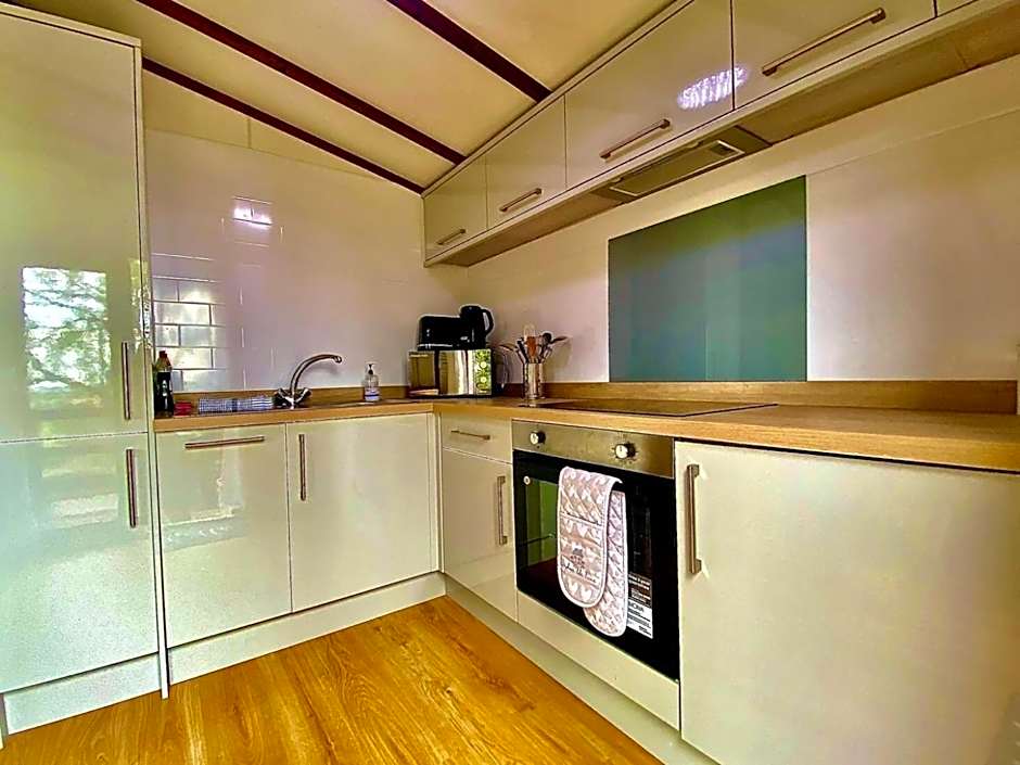 The Raddle Inn Log Cabins