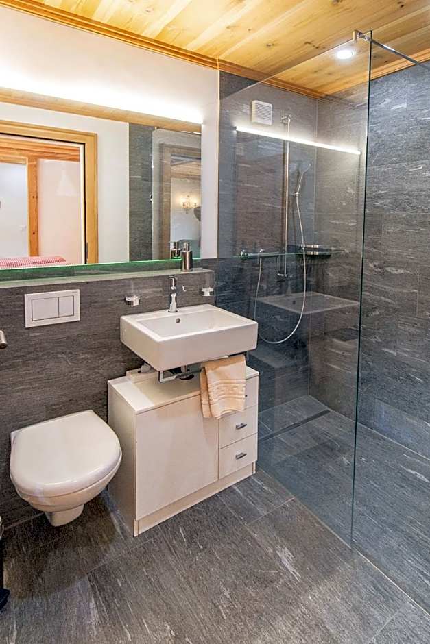 Casa La Roda, Via da Scola 2