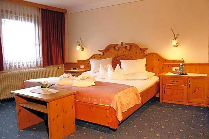 Hotel Edelweiẞ garni - b&b