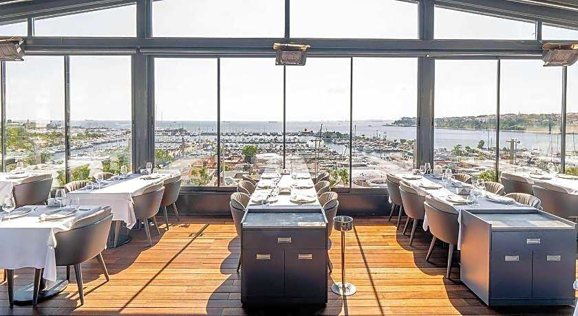 Wyndham Grand Istanbul Kalamis Marina Hotel