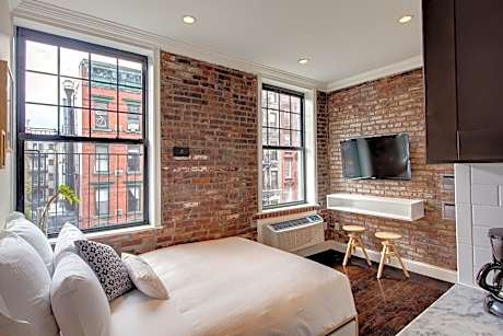 Queen Studio