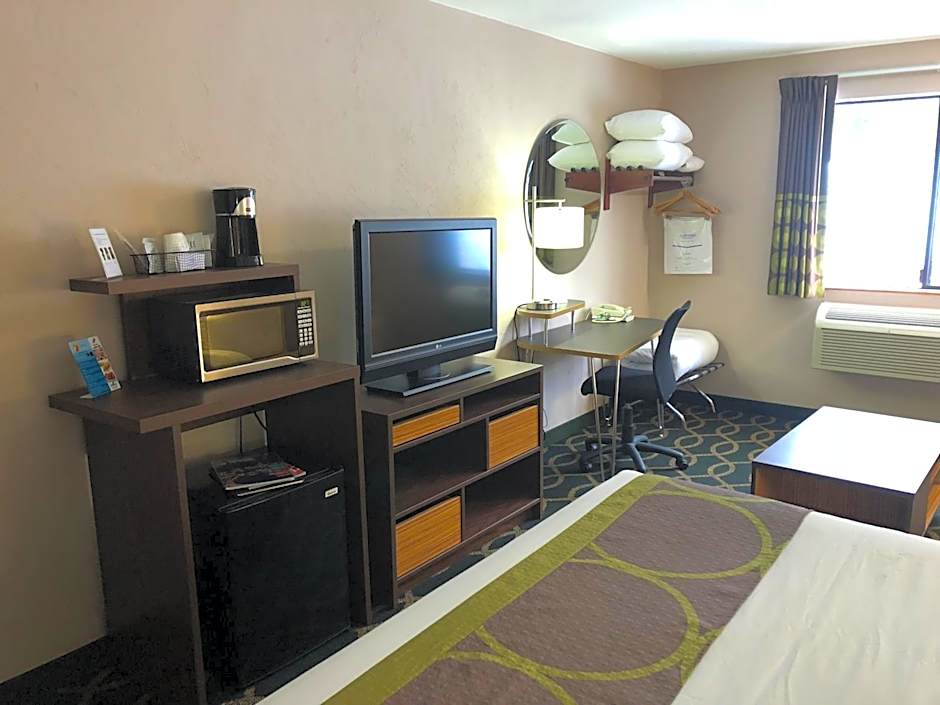 Super 8 by Wyndham Port Angeles at Olympic National Park