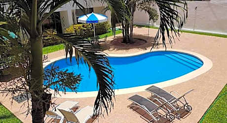 Hotel Holly
