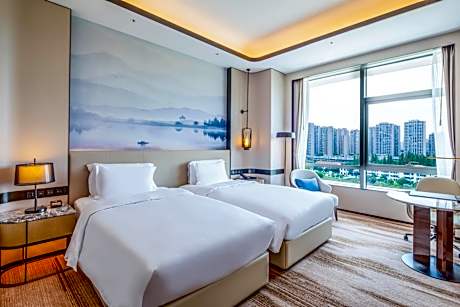Superior Twin Room with City View