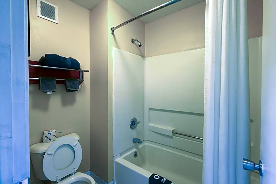 OYO Hotel Brownsville TN I-40