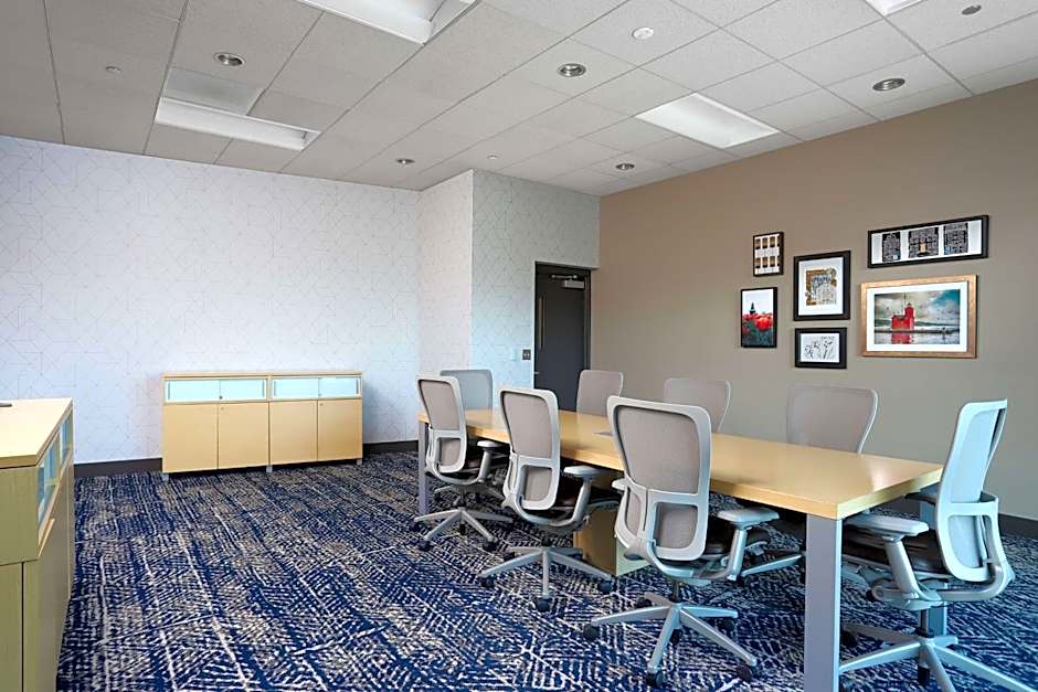 Tulyp, Tapestry Collection by Hilton