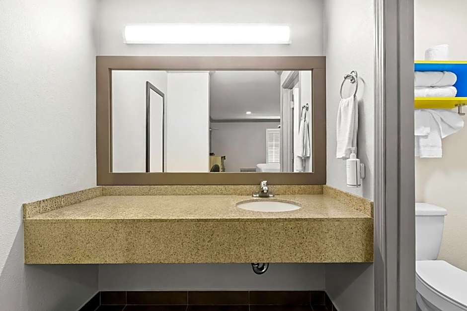 Days Inn by Wyndham San Francisco S/Oyster Point Airport