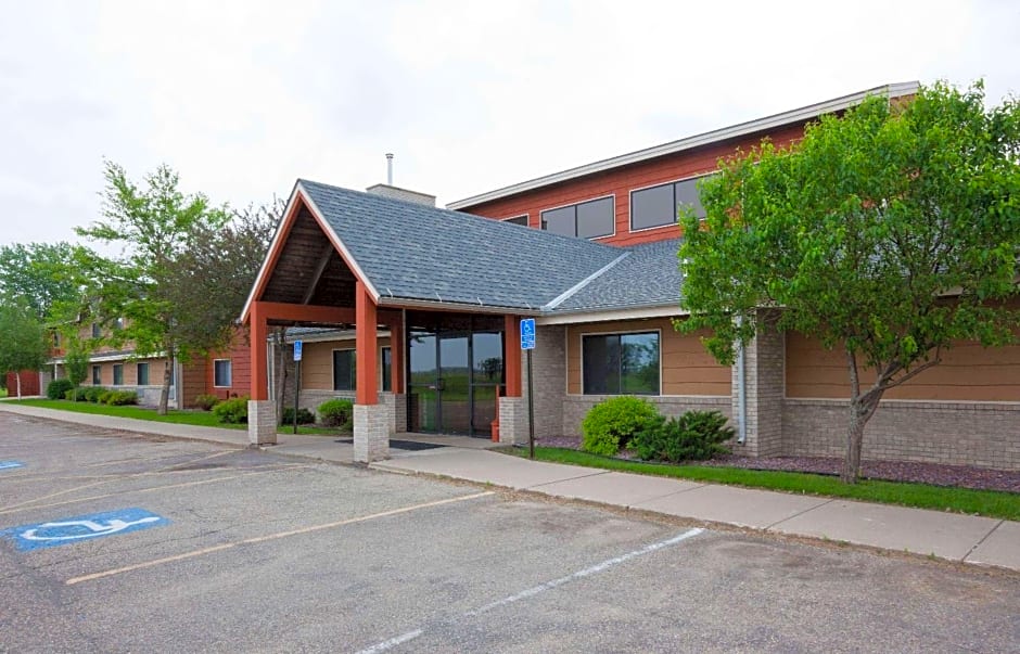 AmericInn by Wyndham Blue Earth