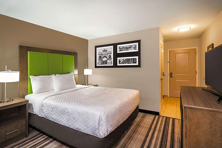 La Quinta Inn & Suites by Wyndham Brooklyn Central