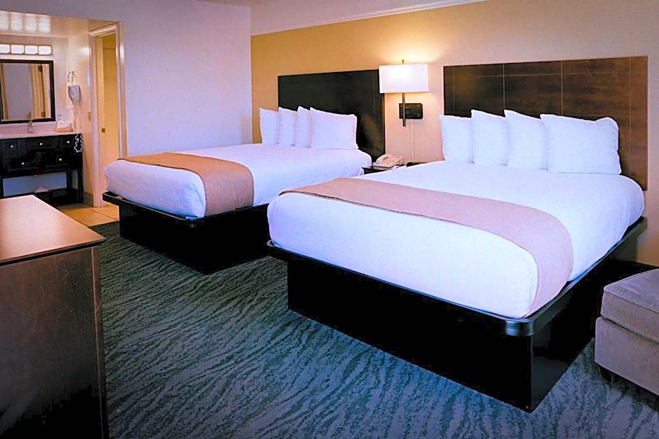 Pines Inn & Suites