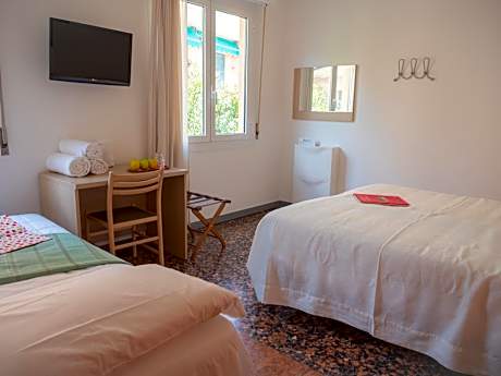 Triple Room with Bathroom