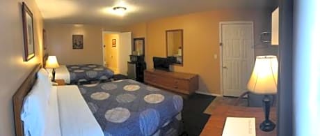 Queen Room with Two Queen Beds - Non-Smoking