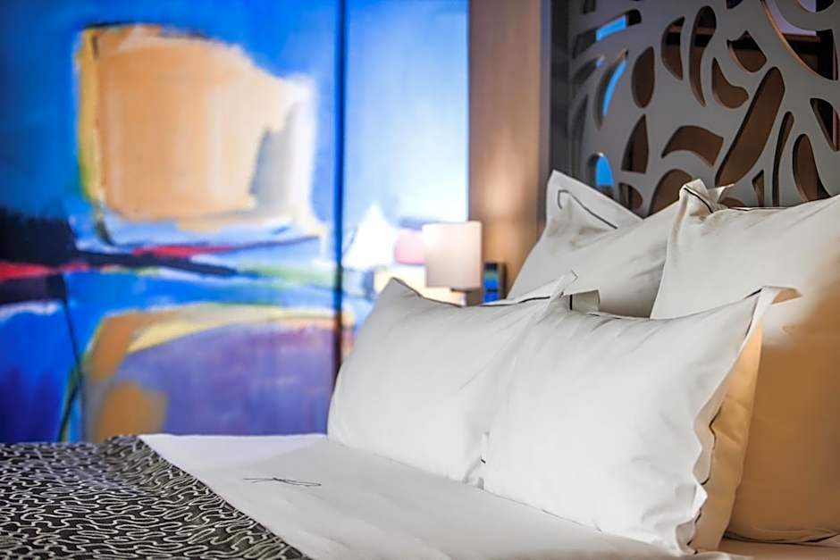 Hennessy Park Hotel