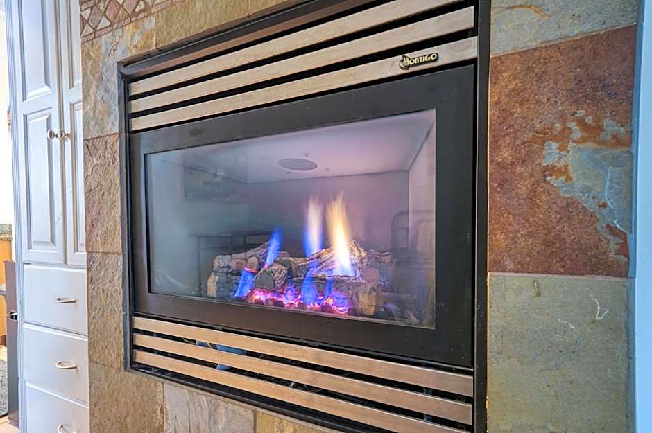 Moose and Maple Lodge