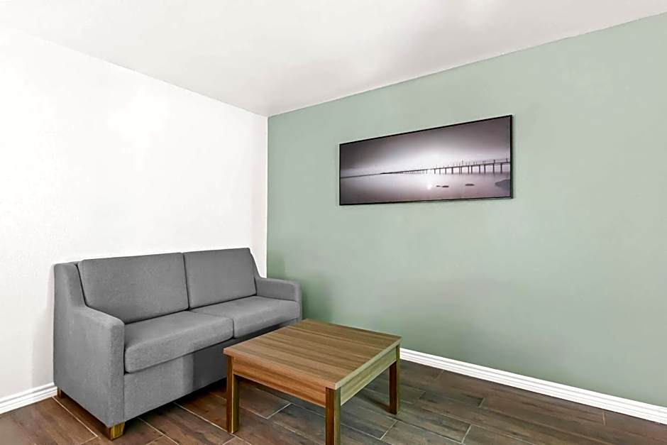 Quality Inn & Suites Port Lavaca near Lighthouse Beach