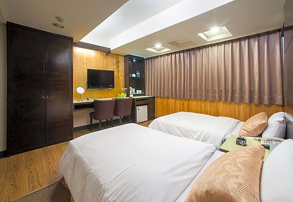 CHECK inn Express Taichung Fengchia