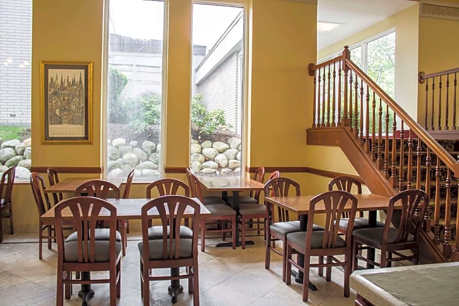 Econo Lodge Wickliffe - Cleveland East – Wickliffe, OH