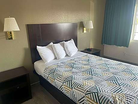 1 Queen Bed | Non-Smoking, Micfridge, Sofa-Bed