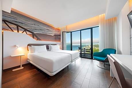 Queen or Twin Room with Balcony and Sea View
