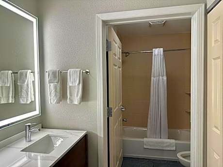 Queen Studio Suite - Hearing Accessible/ Non-Smoking