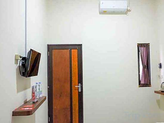 RedDoorz Syariah near Exit Tol Pemalang Comal 2