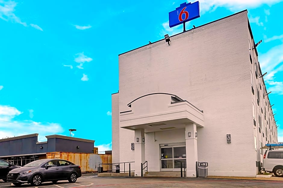 Motel 6 Arlington, TX  Entertainment District