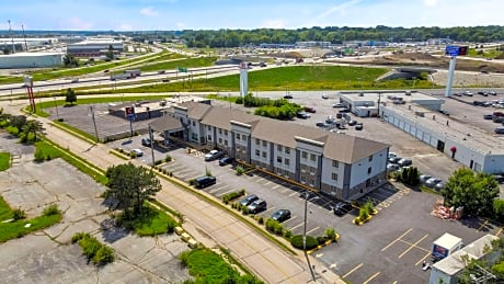 Comfort Inn & Suites St. Louis-Hazelwood