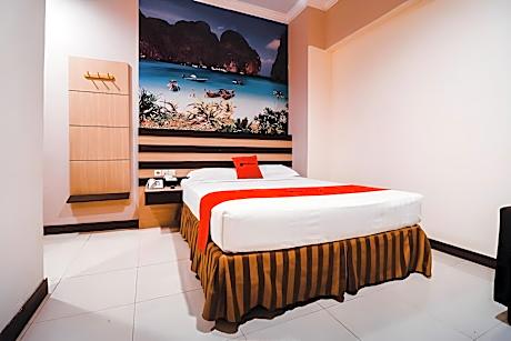 Reddoorz Plus near Makassar Town Square