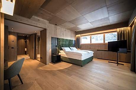 Suite with Mountain View