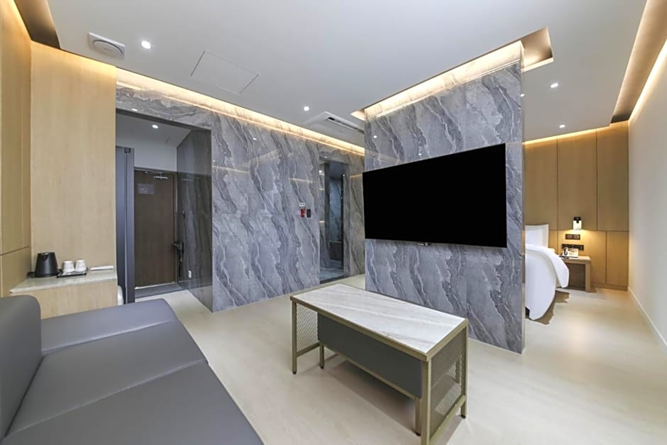 Brown Dot Hotel Pyeonghwa plaza