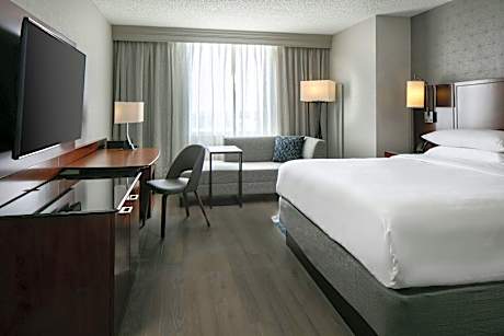 Luxury Large 1 Bdrm Suite, M Club lounge access, Suite, 1 King, Sofa bed