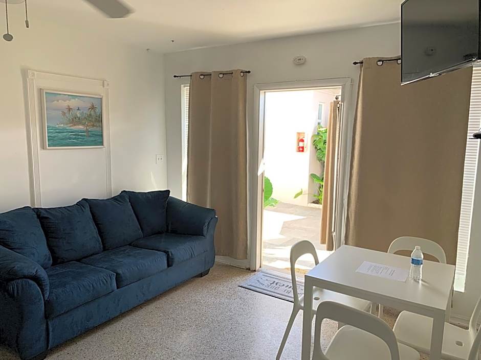 Tiana Beach Inn