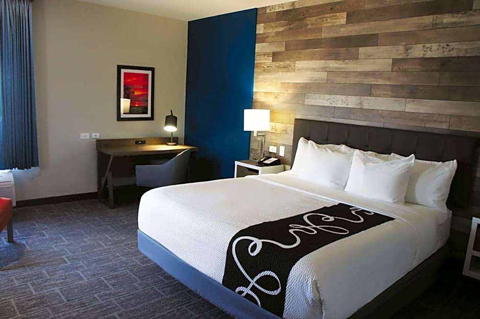 La Quinta Inn & Suites by Wyndham Pittsburg