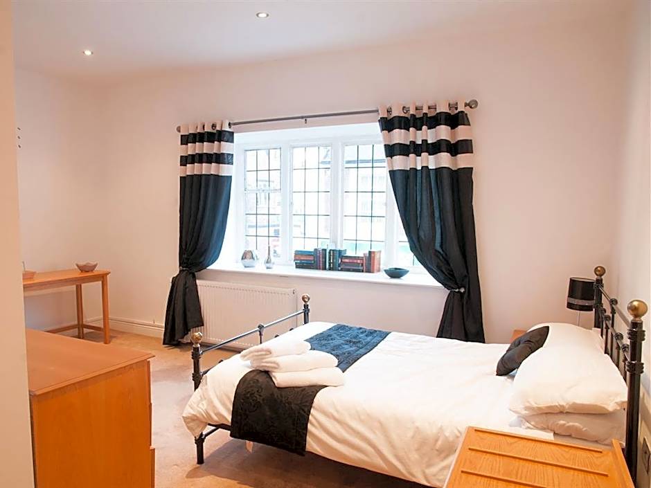 Huckleberrys Bar and Grill