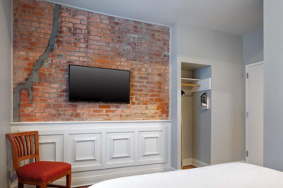 New Orleans Courtyard Hotel by the French Quarter