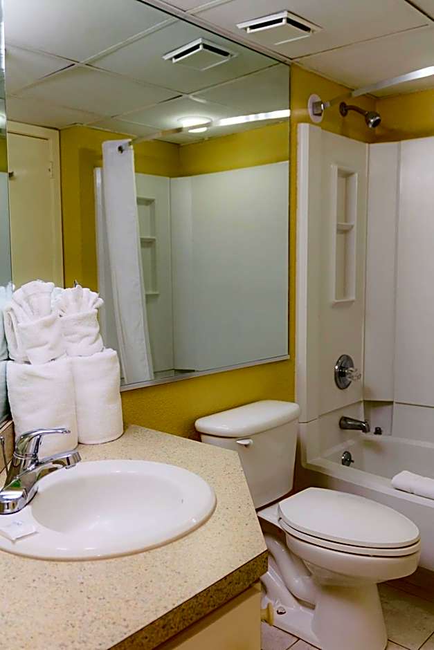 Schooner II Beach and Racquet Club