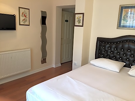 Double - Shared Bathroom