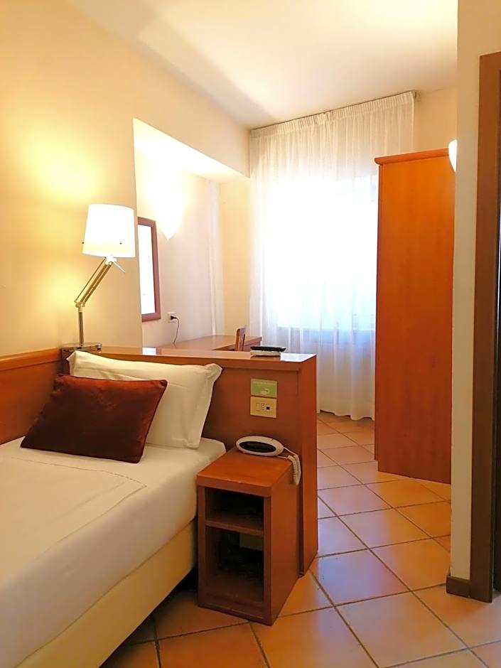 Photo 1 of 10 of Single Room
