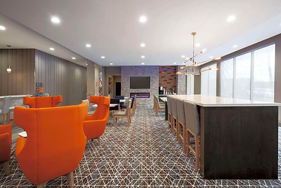 La Quinta Inn & Suites by Wyndham Opelika / Auburn