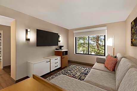 King Suite with Roll-In Shower - Disability Access