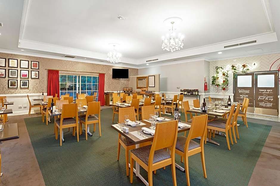 Coopers Colonial Motel