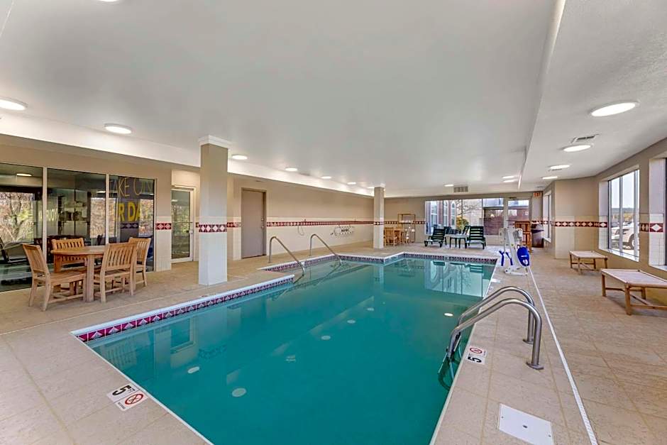 Comfort Inn & Suites Cuyahoga Falls - Akron
