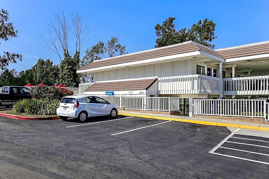Super 8 by Wyndham Livermore