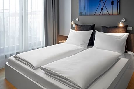 One-Bedroom Apartment L