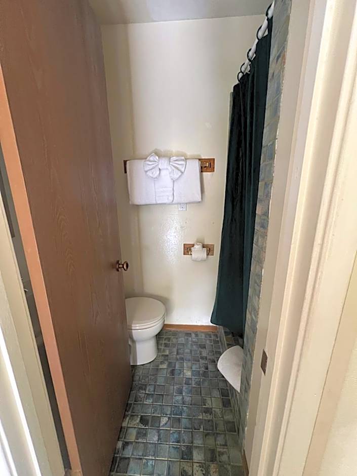 Ocean Cove Lodge Bar & Grill