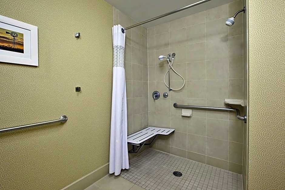 Hampton Inn and Suites Wichita Northeast
