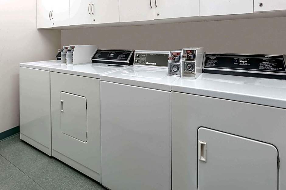 Super 8 by Wyndham Three Hills AB