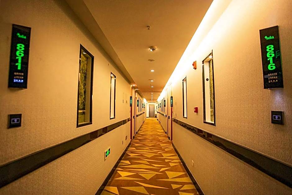 Vatica Jieshou City New Passenger Transport Center Hotel